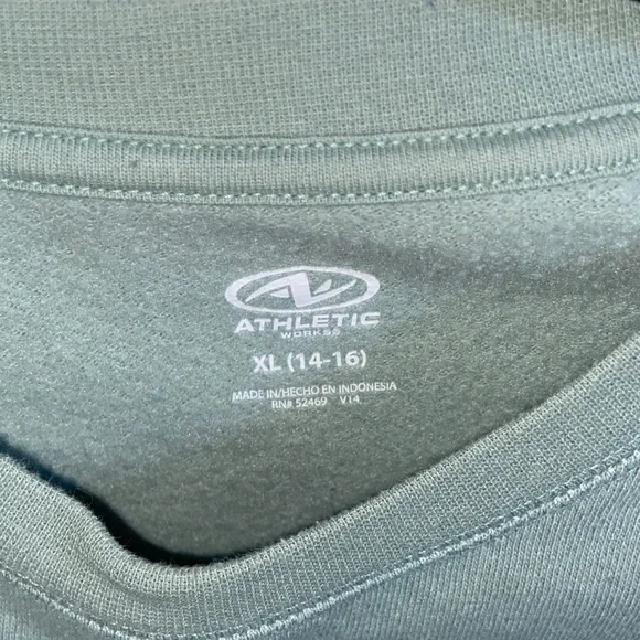 Athletic Works Boy’s Mint Green Crew Neck Sweater - Picture 2 of 4